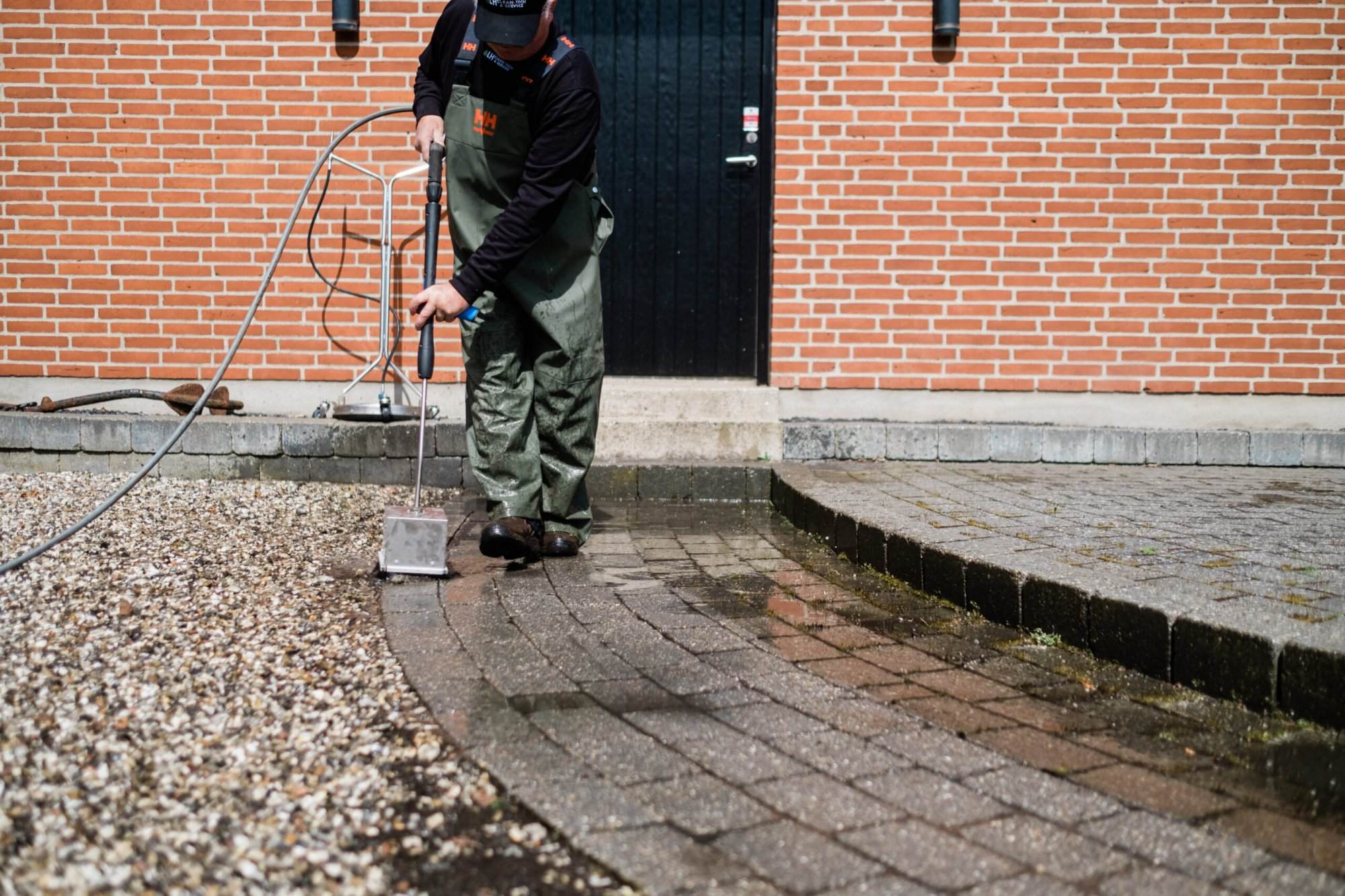 LHClean techogService 32 scaled